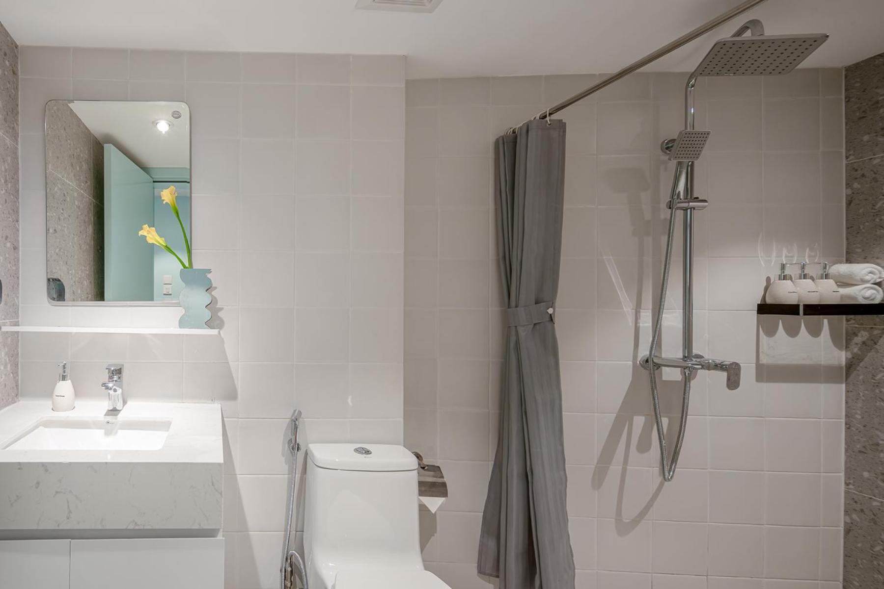 M Village Hotel Ho Guom ハノイ市 エクステリア 写真